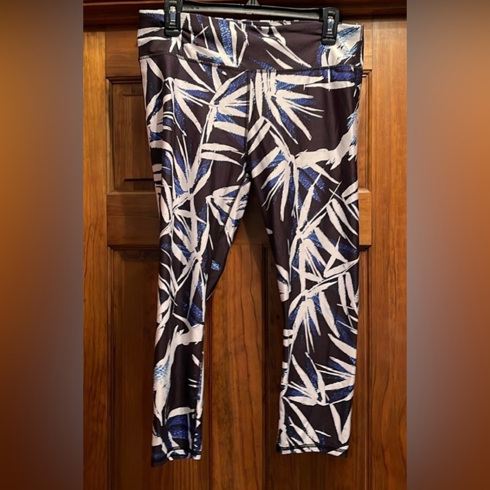 Fabletics size Large women’s exercise leggings EUC